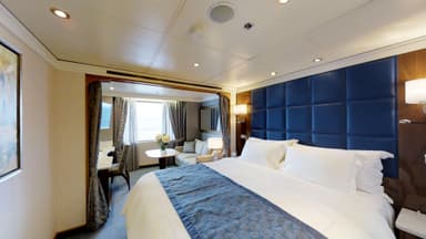 Deluxe Window Suite
